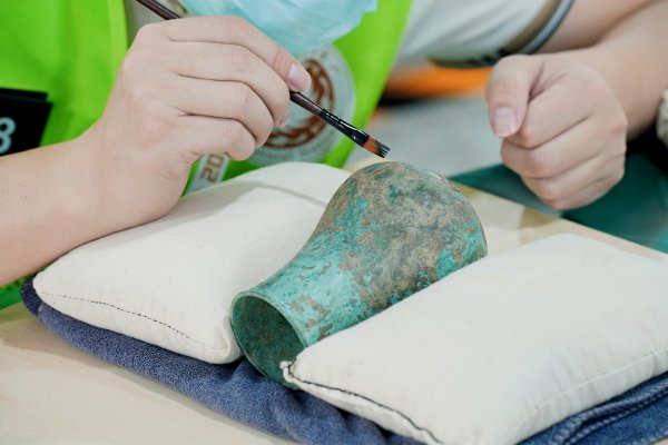 恒信策略 擦去历史的尘埃 让文物“重生”｜大国工匠·文物医生开栏语